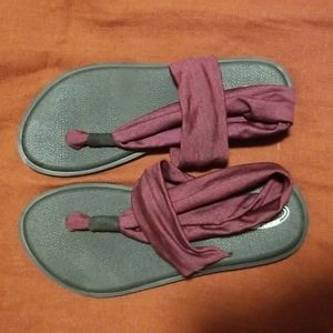 Fabric pull on sandals. size 6. New.